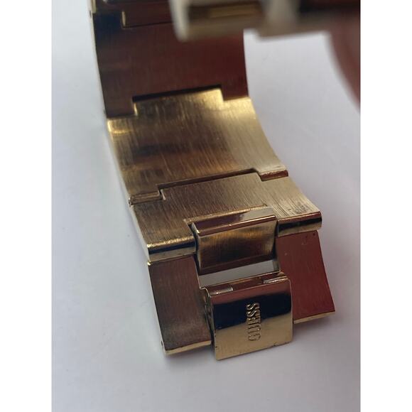Guess Women's Quartz Watch Gold Tone Logo Bracelet U95159L1 Working New Battery - Picture 5 of 7